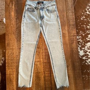 Indigo Rein cropped skinny jeans. Size 27